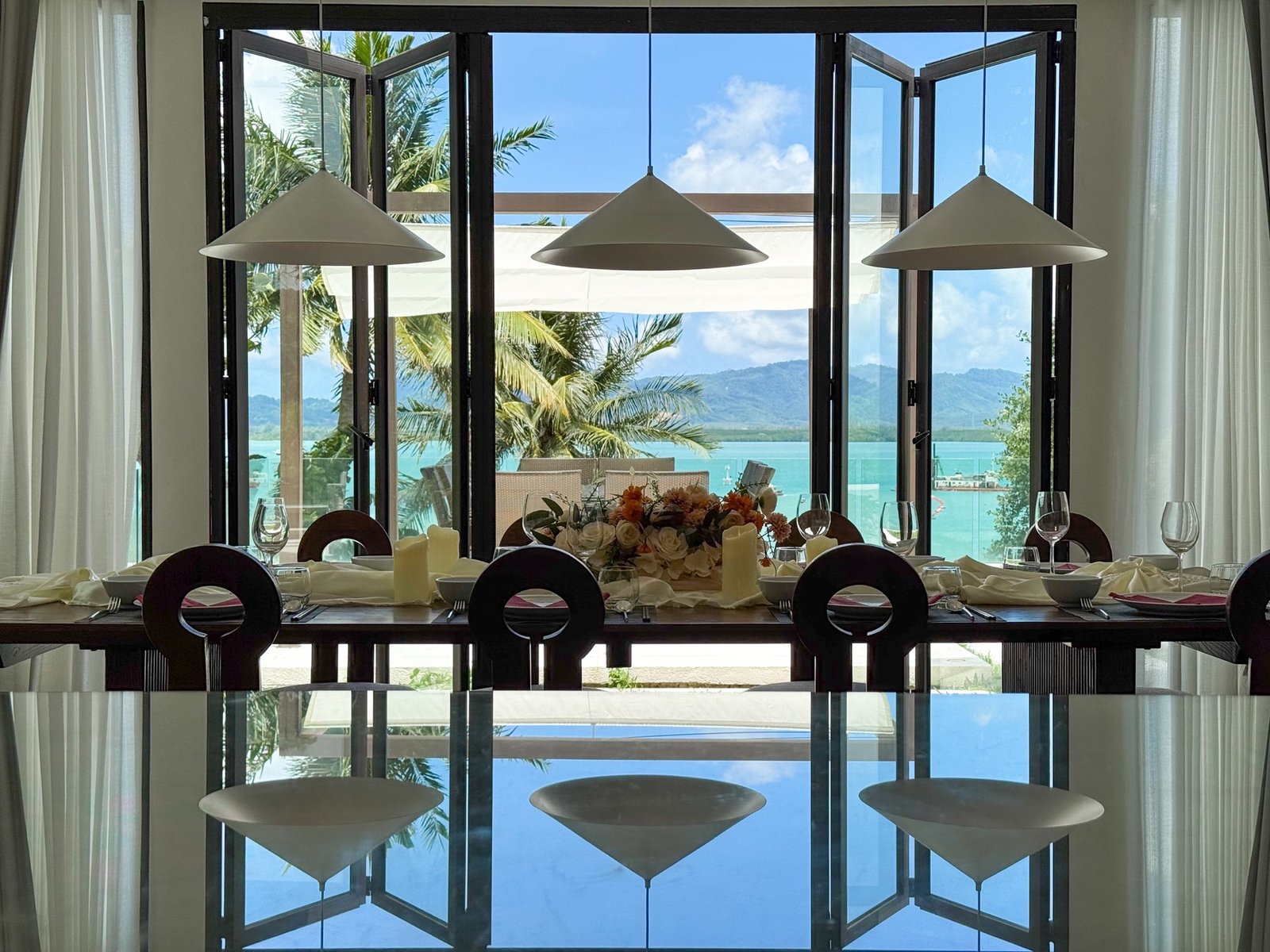 Private chef dining table overlooking the ocean