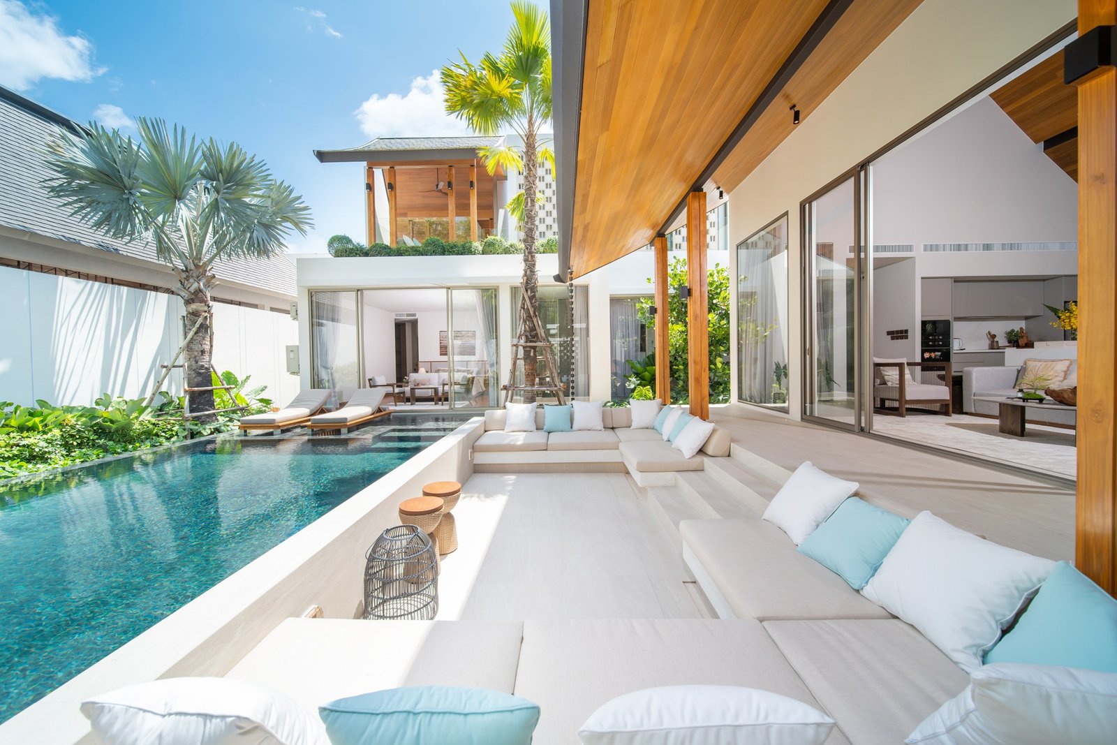 Villa Raha 4 and its private pool
