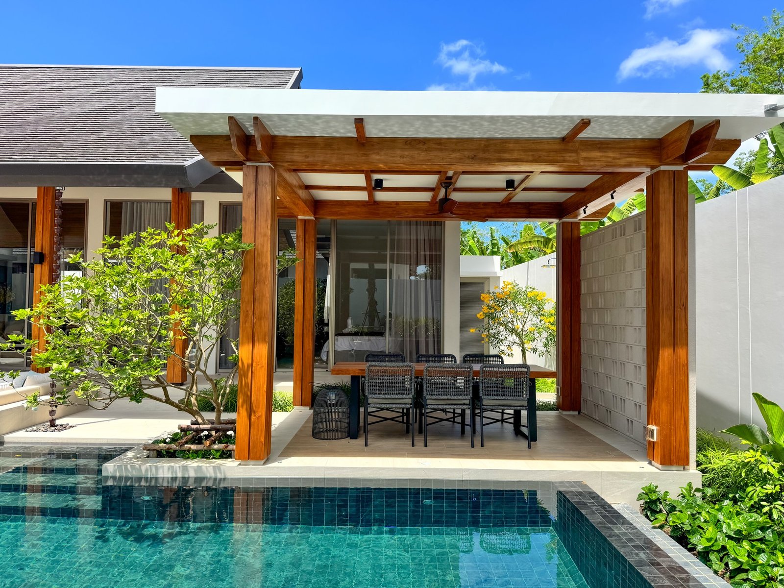 Poolside living with outdoor seating