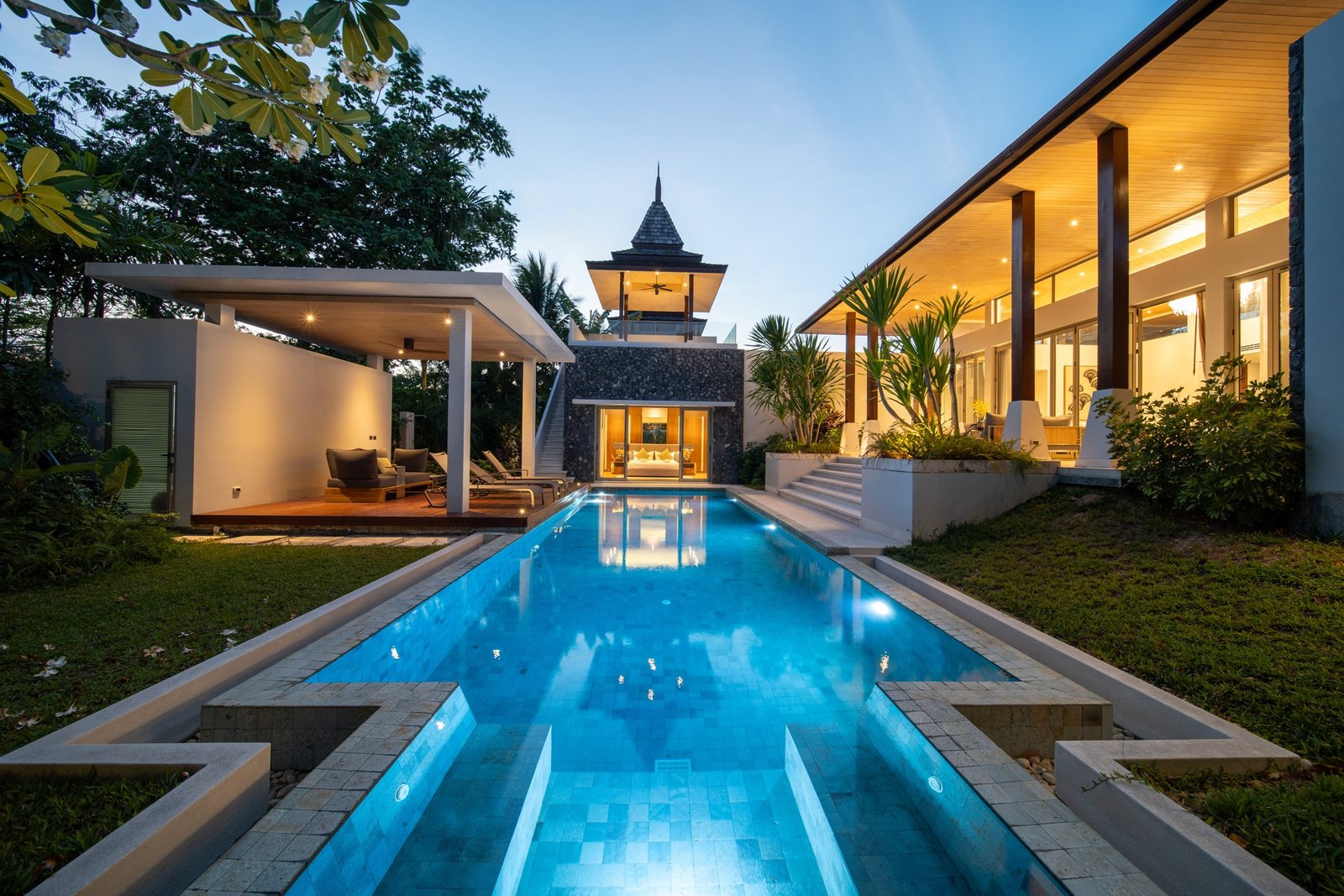 Private pool between the villa pavilions